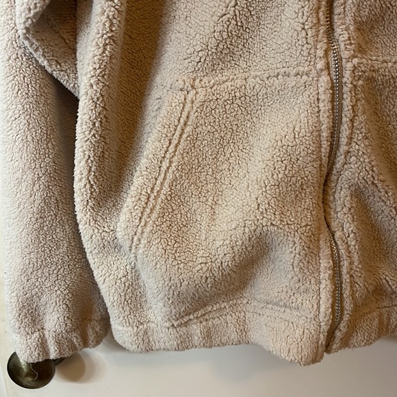 Forever 21 sherpa zip up. - Picture 5 of 7